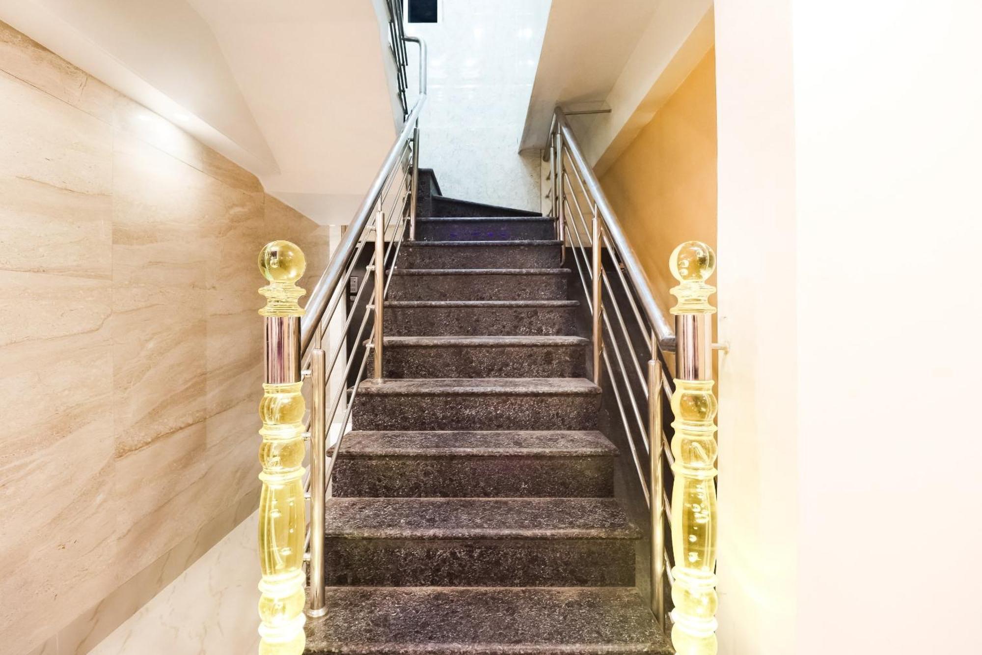 Hotel O Kuber Residency Near Birla Mandir Kalkutta Kültér fotó